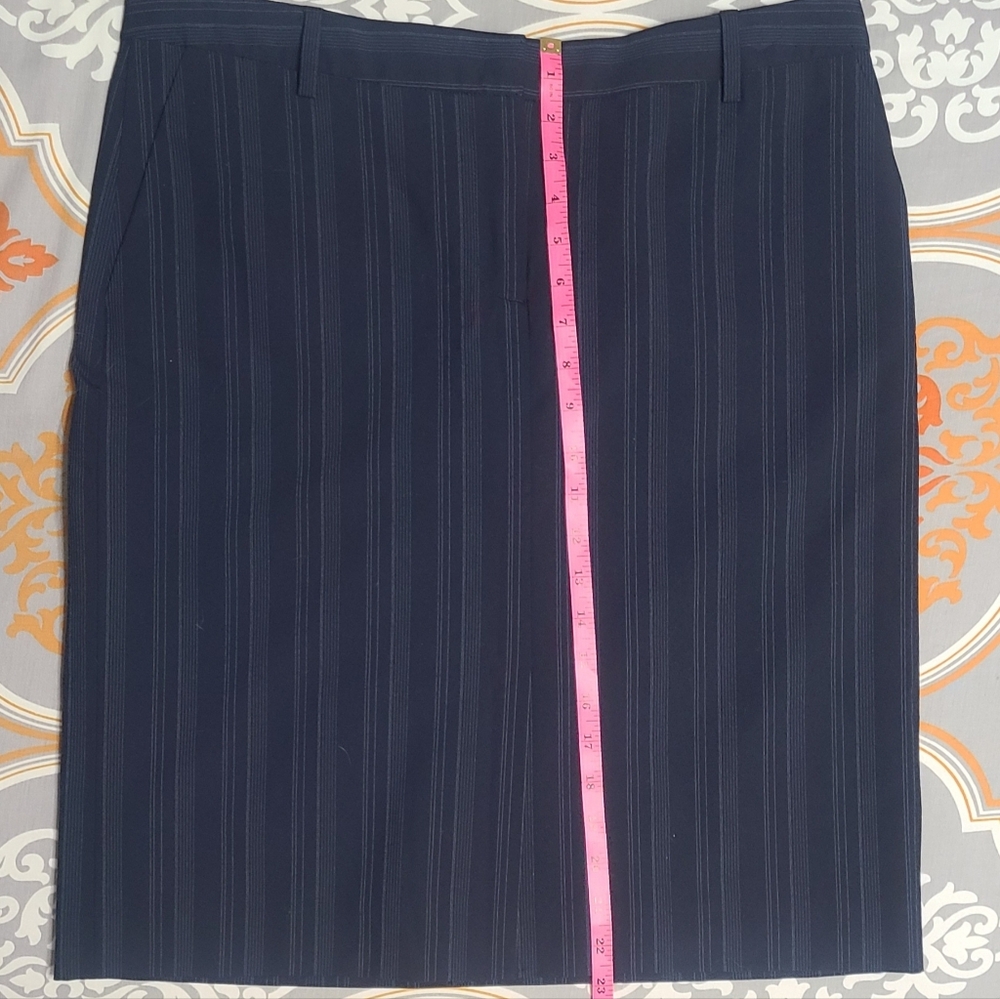Isaac Mizrahi Pinstripe‎ Career Pencil Skirt Size 12 - fits like size 10 - Picture 7 of 8